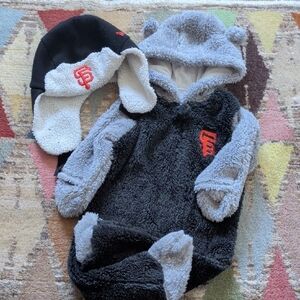 MLB SF Giants Fuzzy Onesie - Black and Gray